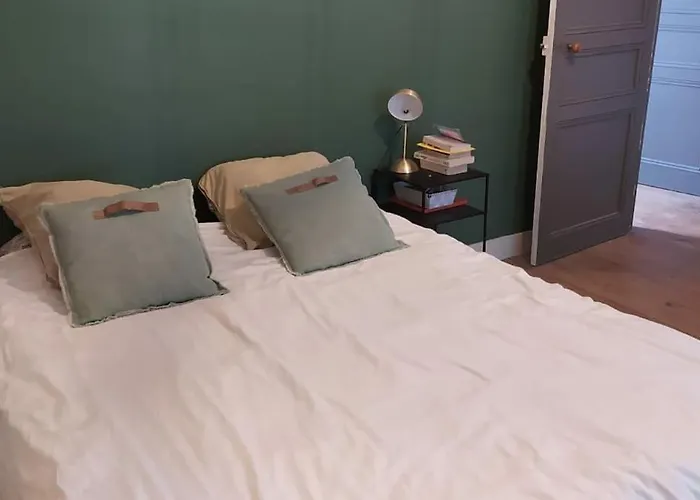 Maison De Famille 8 Personnes, Grandes Pieces De Vie, Cheminee Et Piscine